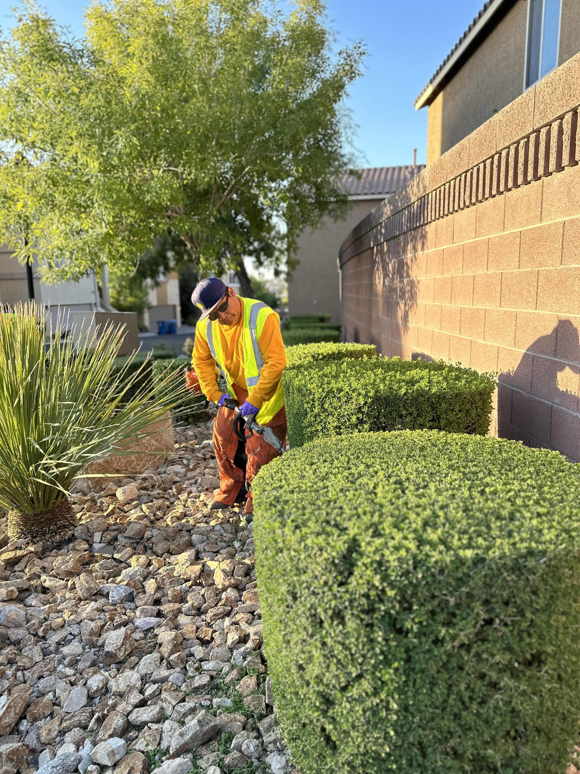 Commercial & HOA Grounds Maintenance Commercial & HOA Grounds Maintenance